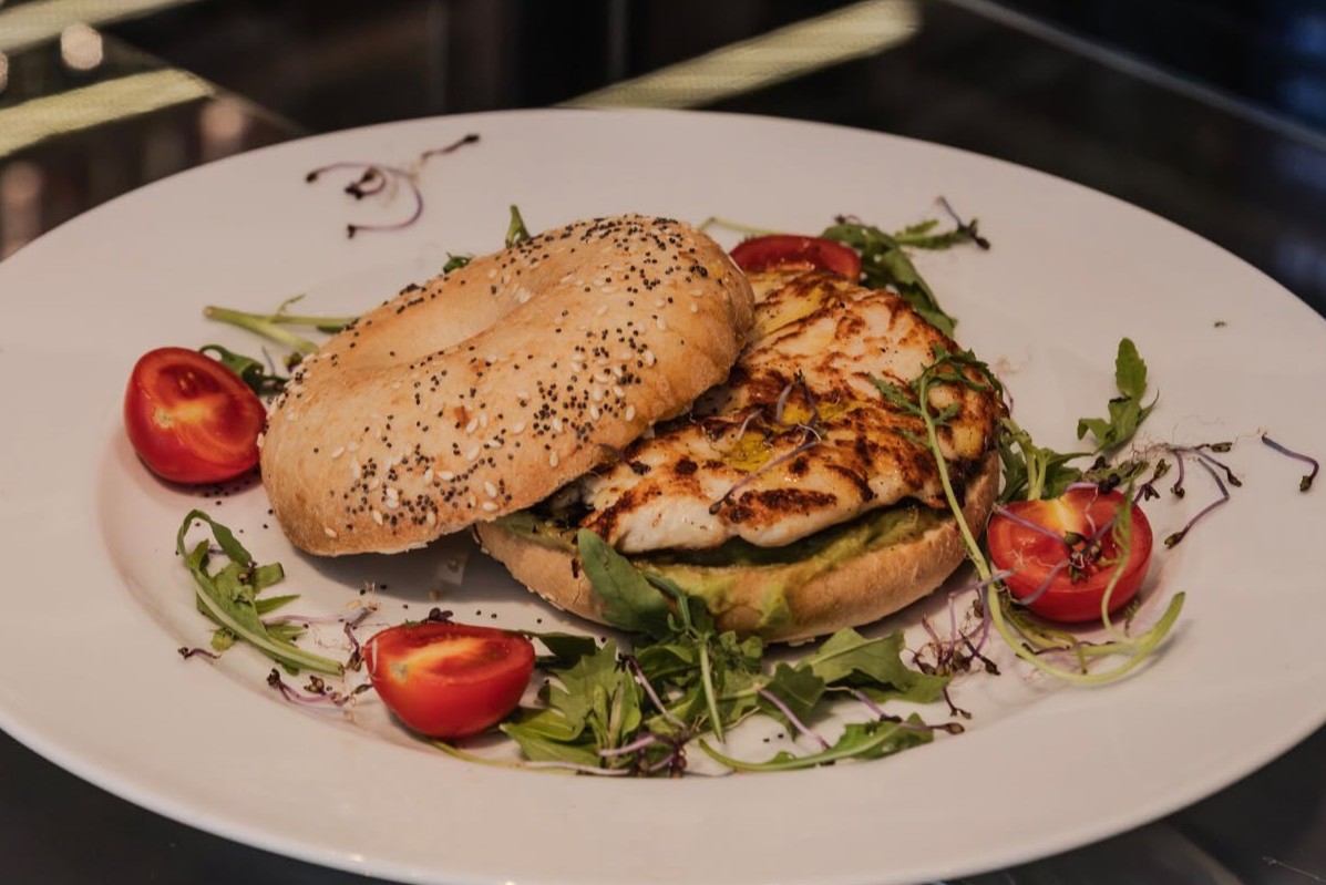 Chicken & avocado bagel